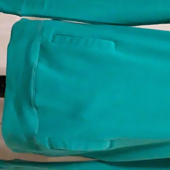 Female’s medium green sweatshirt. NWOT. - Picture 7 of 11